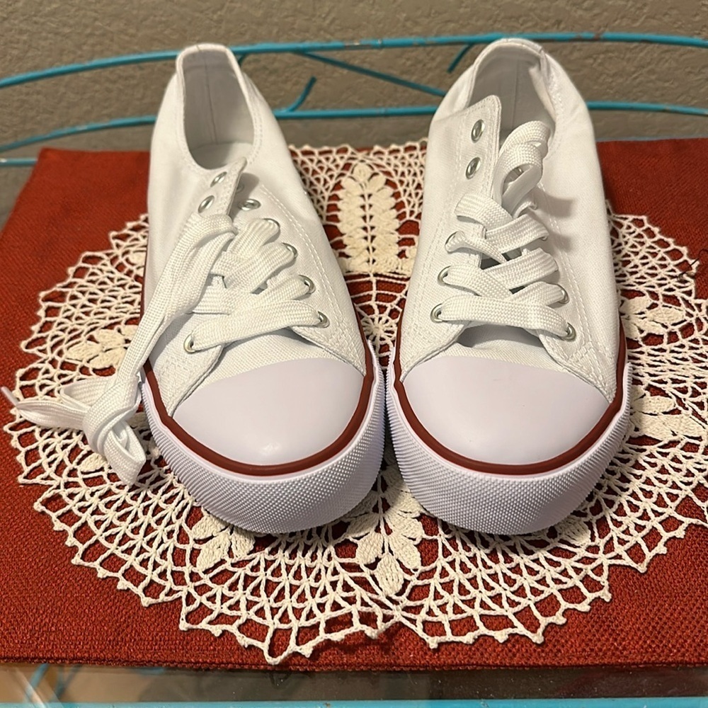 Brand new white canvas sneaker. Mens 6.5 or womens 8.